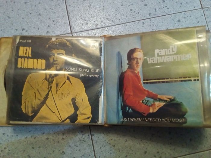 Álbum com 35 singles em vinil