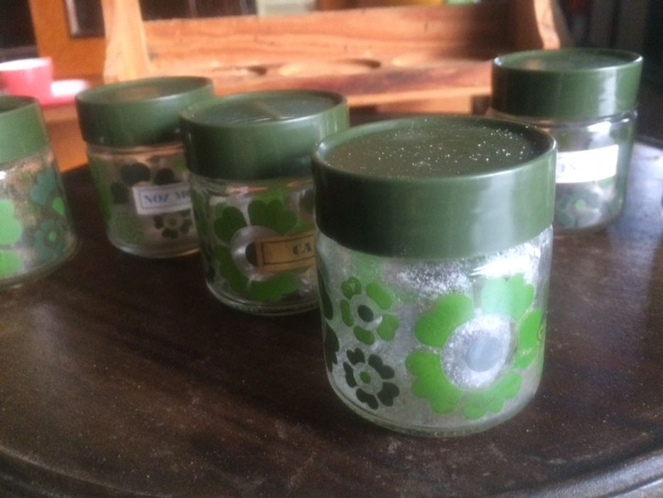 Antigo expositor de especearias frascos em vidro