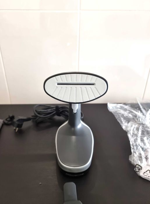 Ferro Vertical de Engomar a Vapor ROWENTA DR8150D1