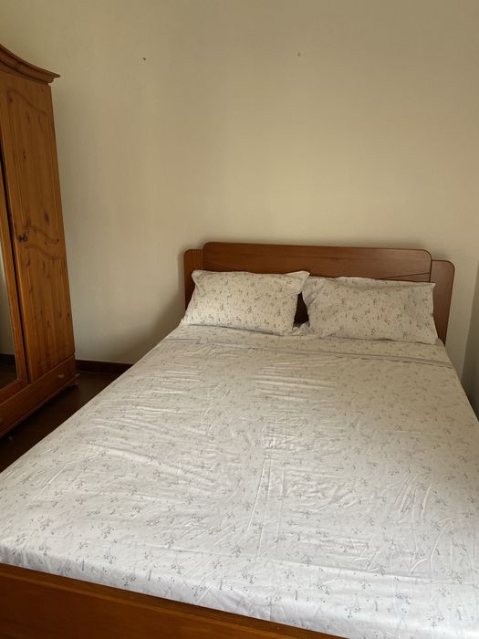 Quarto espaçoso, luminoso e pronto a entrar