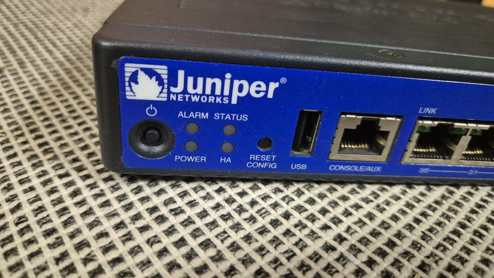 Firewall Juniper SRX100 8 portów 10/100