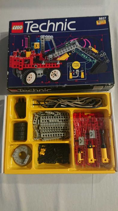 LEGO TECHNIC: 8837 Pneumatic Excavator