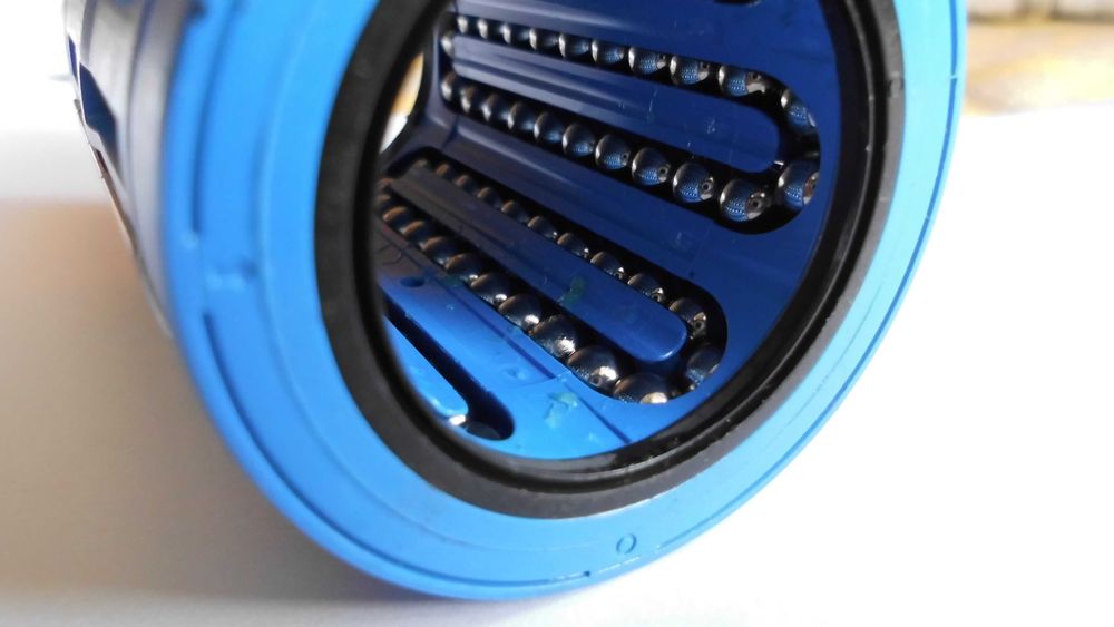 Підшипник лінійний SKF LBCR 30 D-2LS