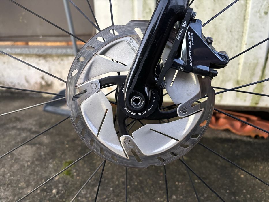 Bicicleta cannondale synapse carbono com rodas zipp303s