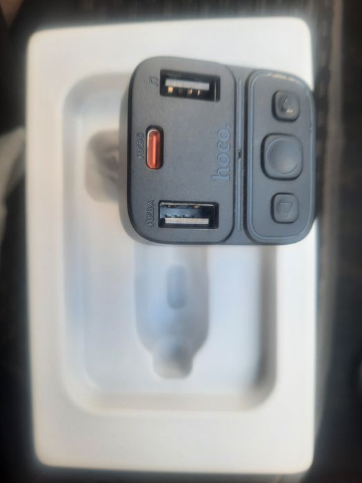 FM-модулятор (трансмиттер) Hoco с функцией быстрой зарядки (Bluetooth / USB / Type-C)
