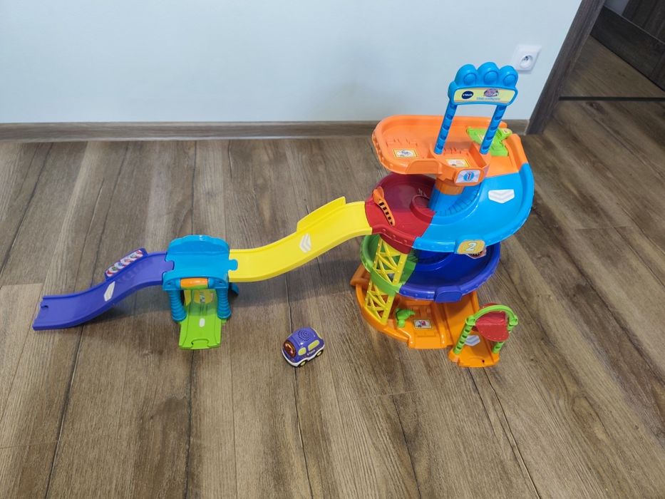 Wieża parkingowa  vTech 
TutTut Autka