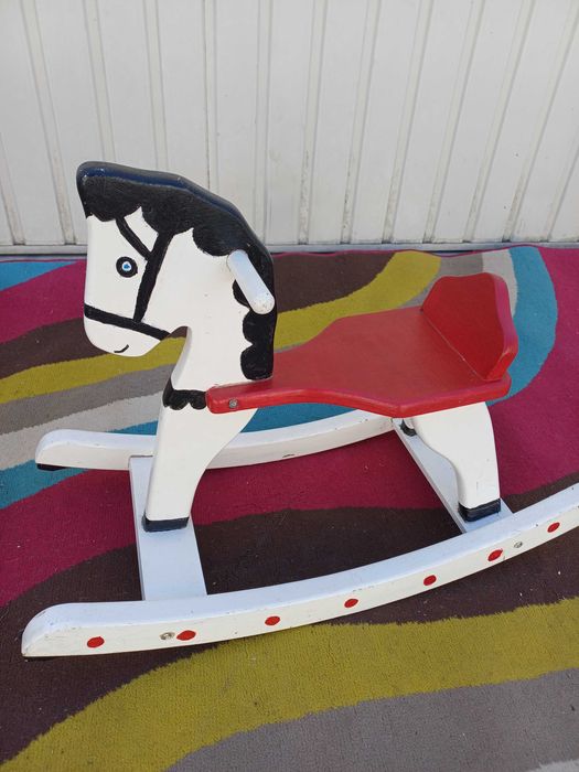 Cavalinho de baloiço em madeira