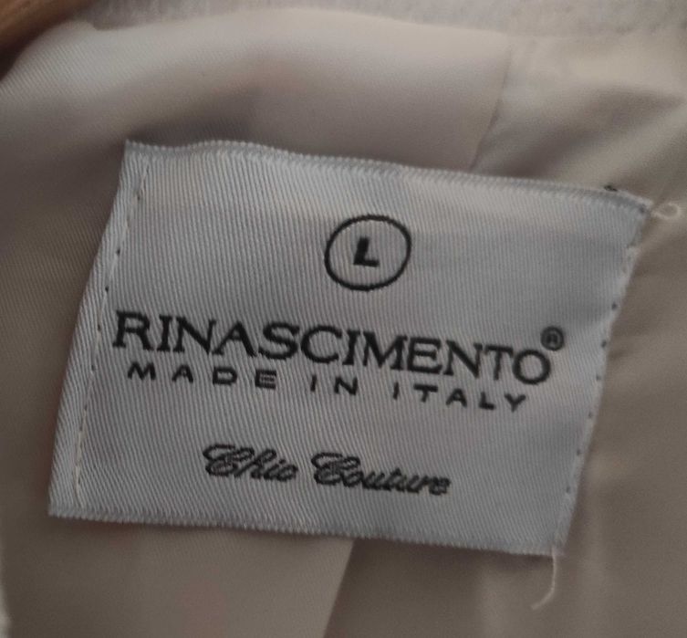 Płaszcz biały z perłami