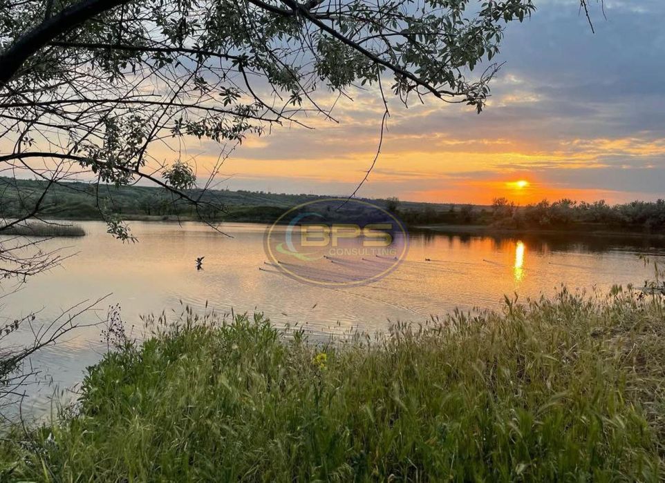 Ексклюзивна рекреаційна ділянка 9,7 га з озером та готовим бізнесом