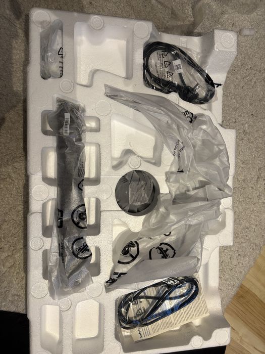 Monitor IIYama 32 cale