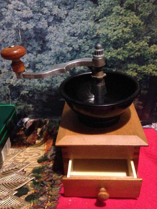 Кофемолка деревянная ,ручная,СССР