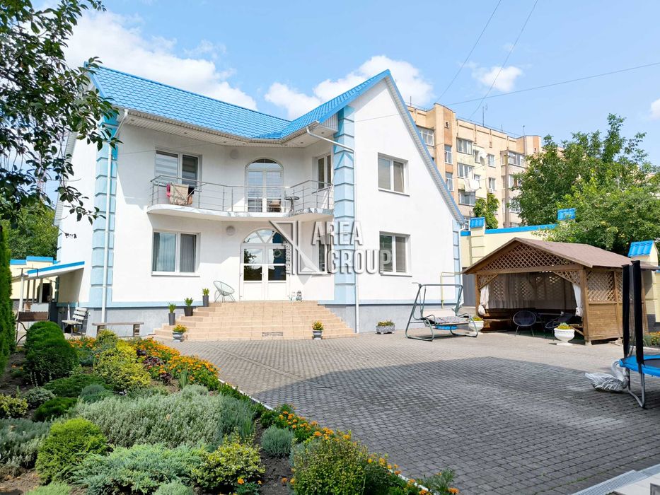 Два укомплектовані будинки з ремонтом для Вашої родини в ТОП локації