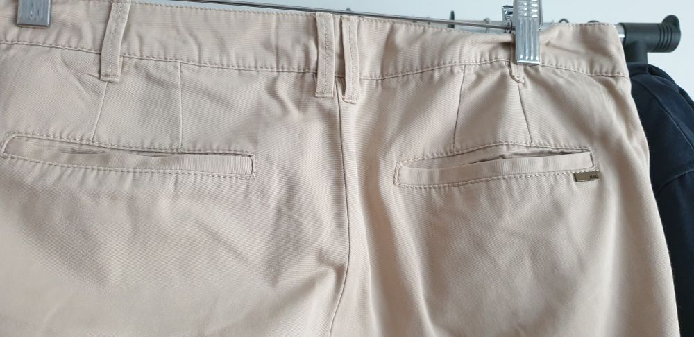 Calças largas Mango