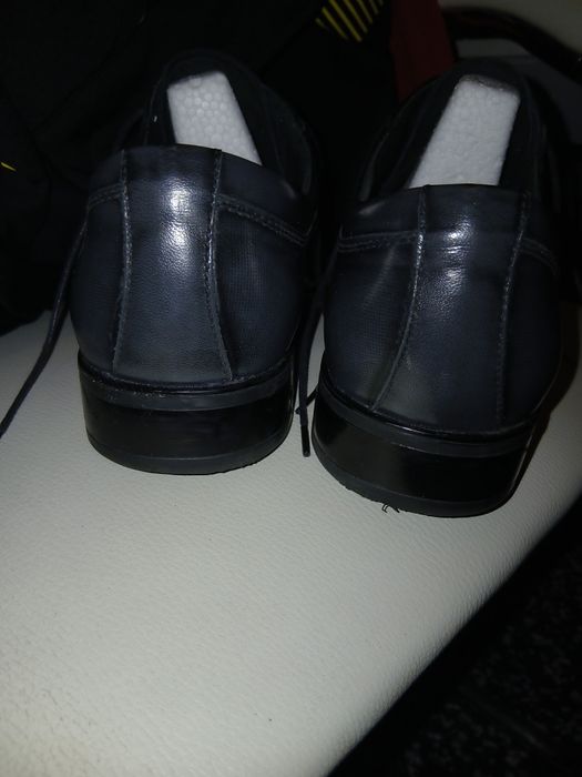 Buty ze skóry naturalnej tozmiar 43