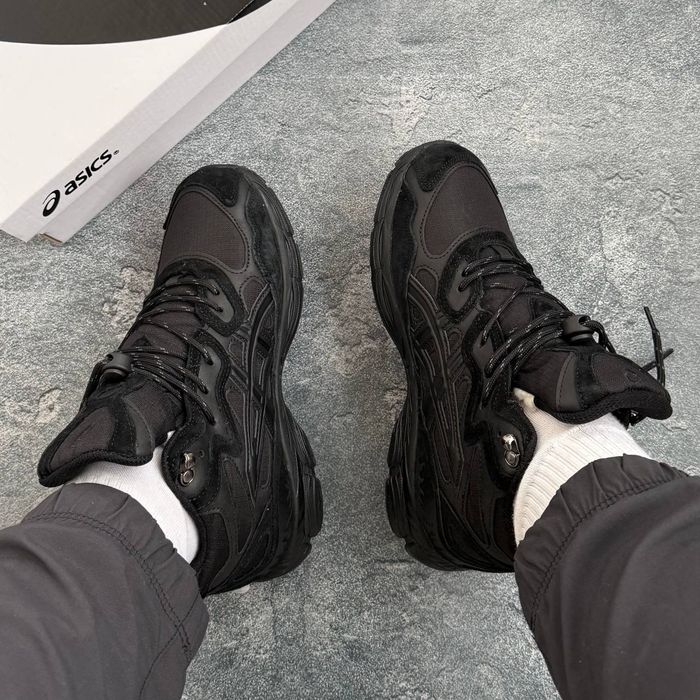 Продам зимові кроси Asics Gel Nyc black Mid gortex+хутро