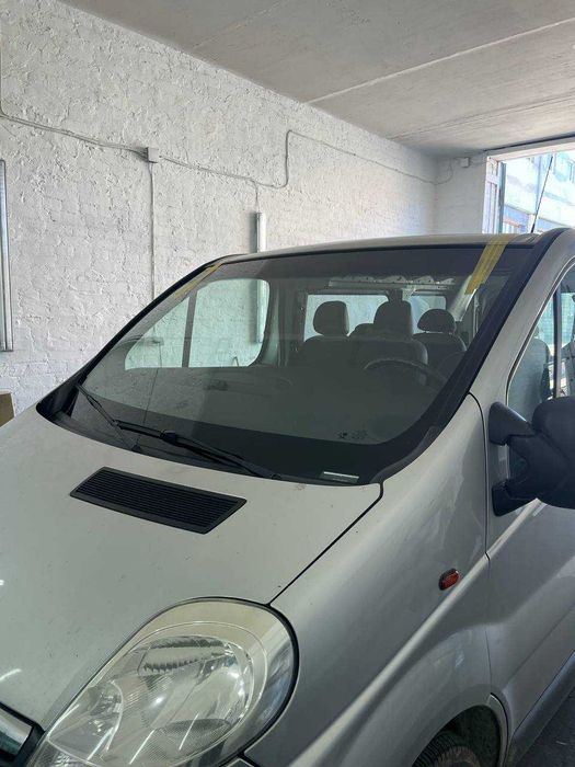 Лобовое стекло Рено Трафик / Opel Vivaro (2001-2013, 2013-) УСТАНОВКА
