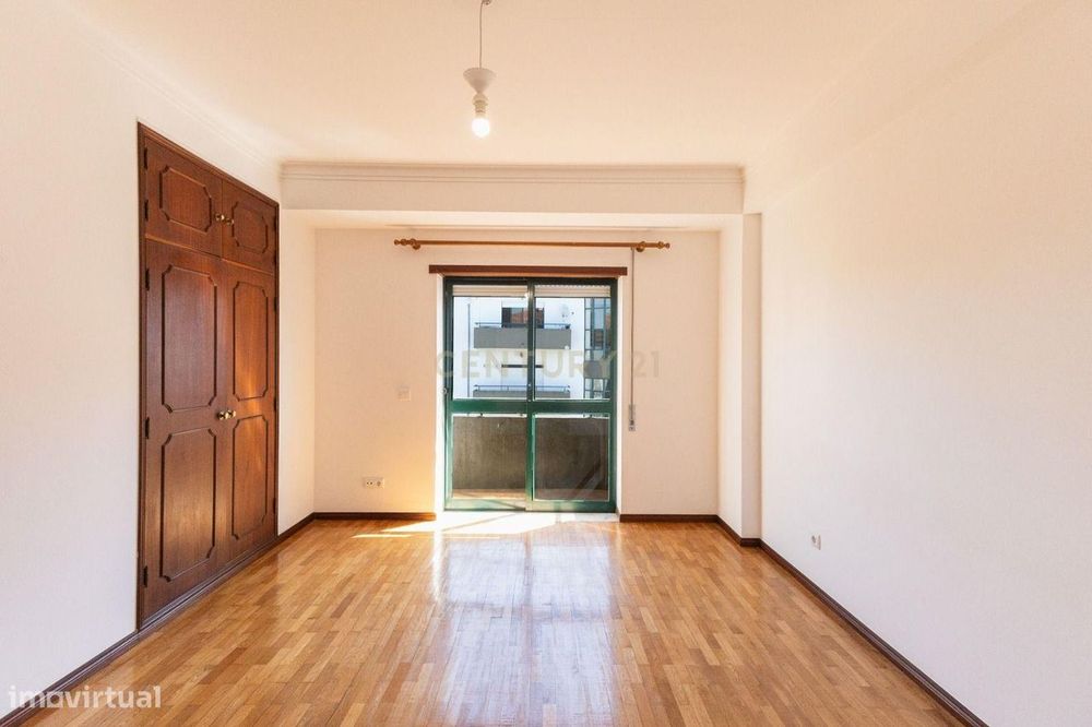 Arrenda-se T4 em duplex com garagem e terraço em Condeixa a Nova, Coim