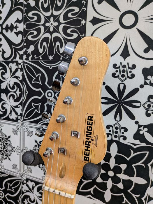 Guitarra Elétrica Behringer (Preta) - Com Setup e Ação Baixa