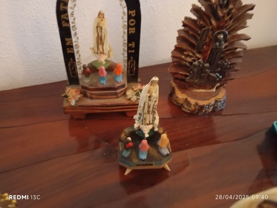 Conjunto de peças alusivas a Fátima