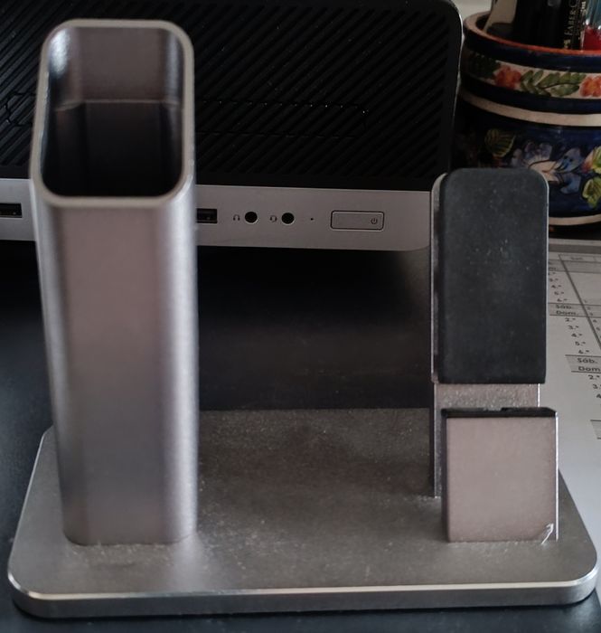 Suporte de carregamento Ziku para iPhone do 5 ao 14, como novo