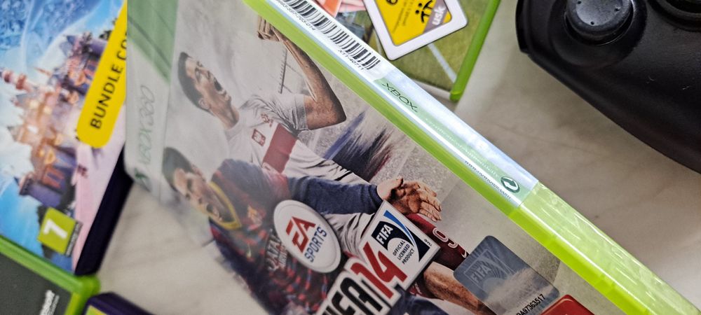 Konsola XBOX 360s + sensor kinect + 8 gier. Stan idealny