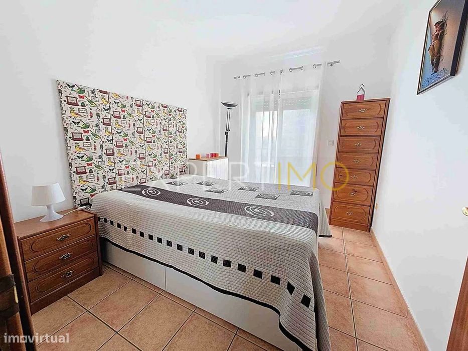 Apartamento T1 a 300m da Praia da Rocha com garagem e piscina