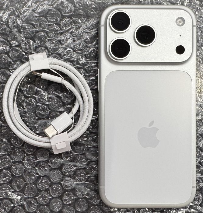 iPhone 17 pro 256Gb eSim 100% батарея $1060