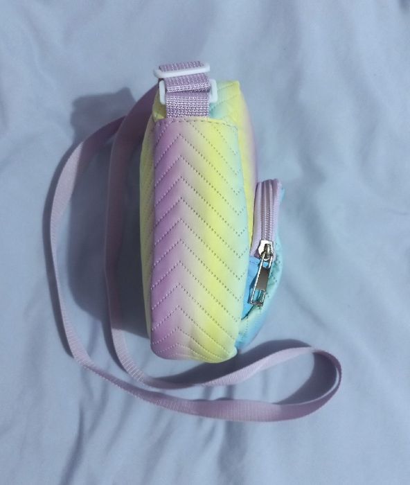 Mała, dziewczęca torebka