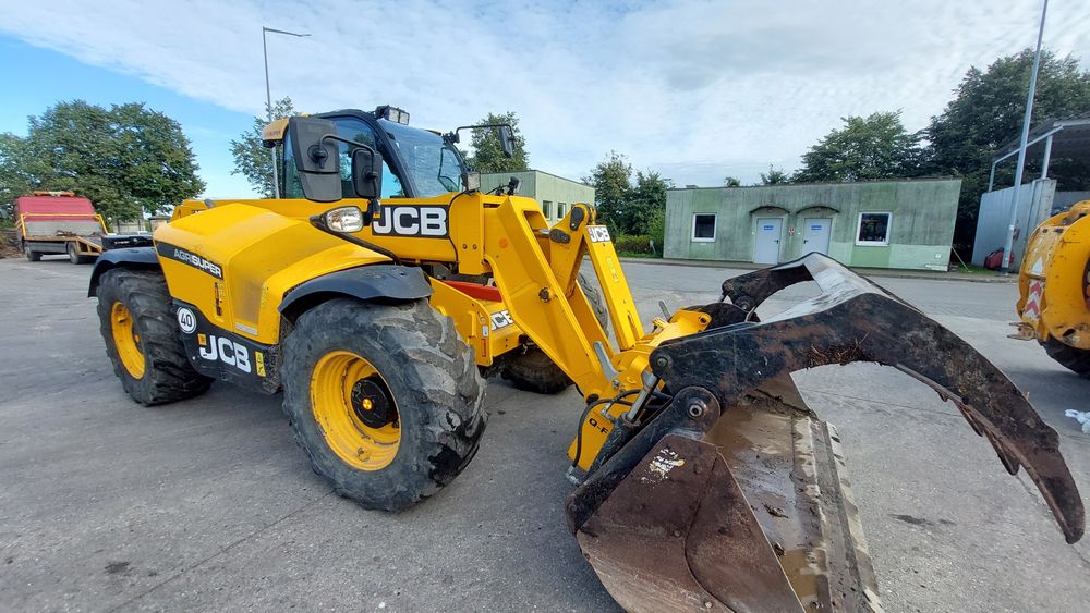Wynajem ładowarek teleskopowych JCB