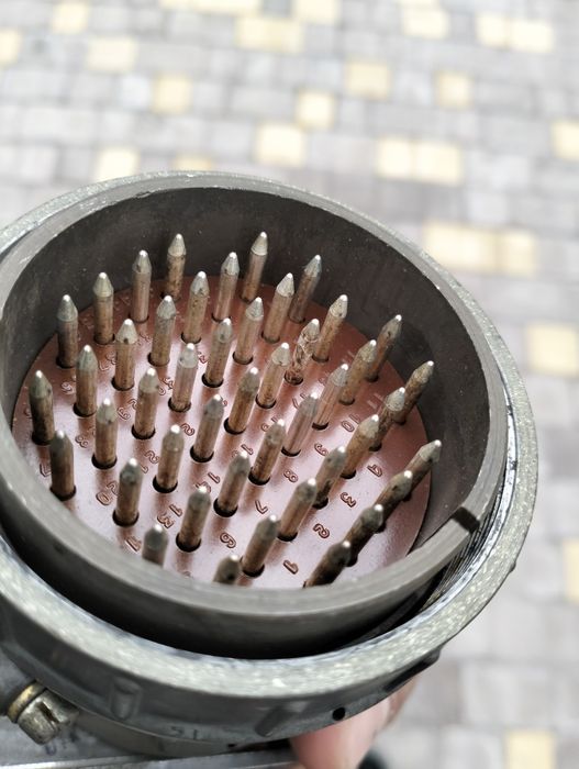 Продам роз'єм... та діоди