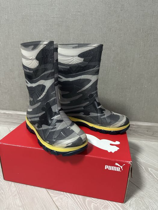 Продам детские камуфляжные резиновые сапоги без утеплителя.