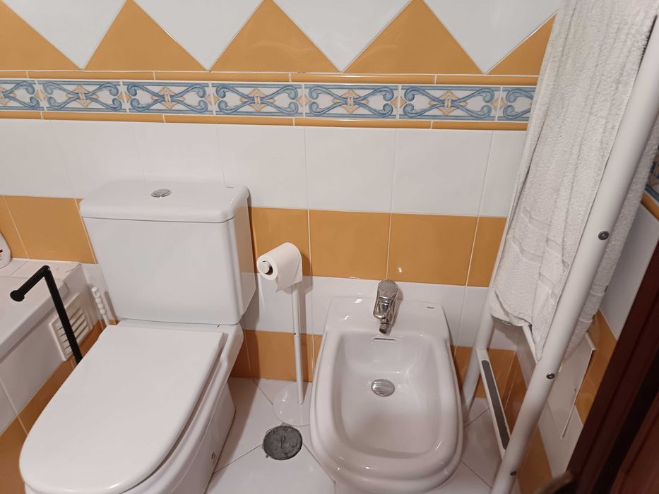 Quarto para arrendar a estudantes universitários
