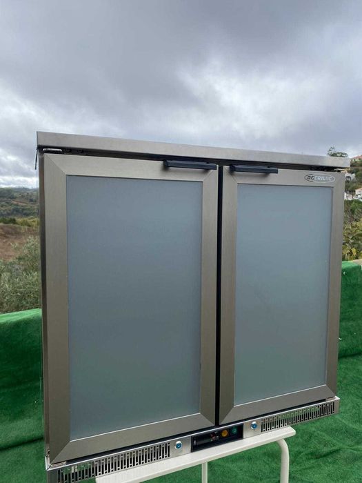 Armário frigorifico com portas de vidro