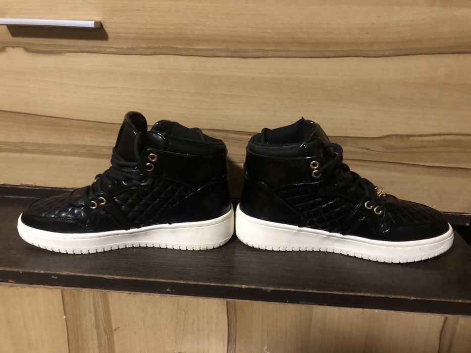 Взуття унісекс, чоловіче і жіноче