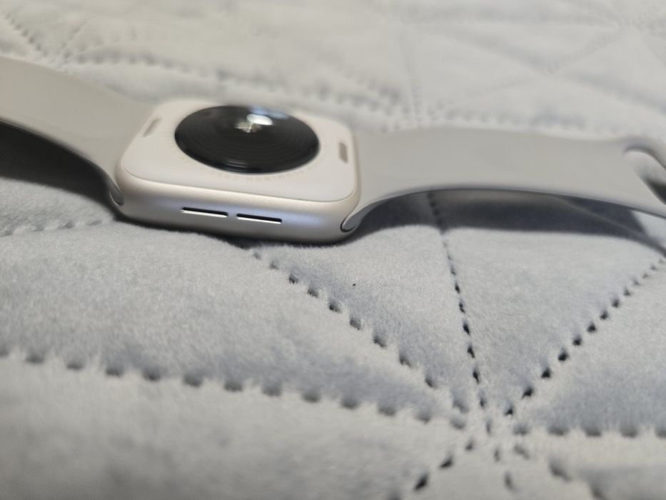 Apple Watch SE 2 44mm Starlight 100% батарея