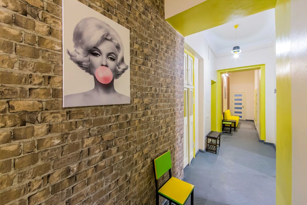 Окрема VIP-кімната. Завжди світло. Солом’янський р-н!!!