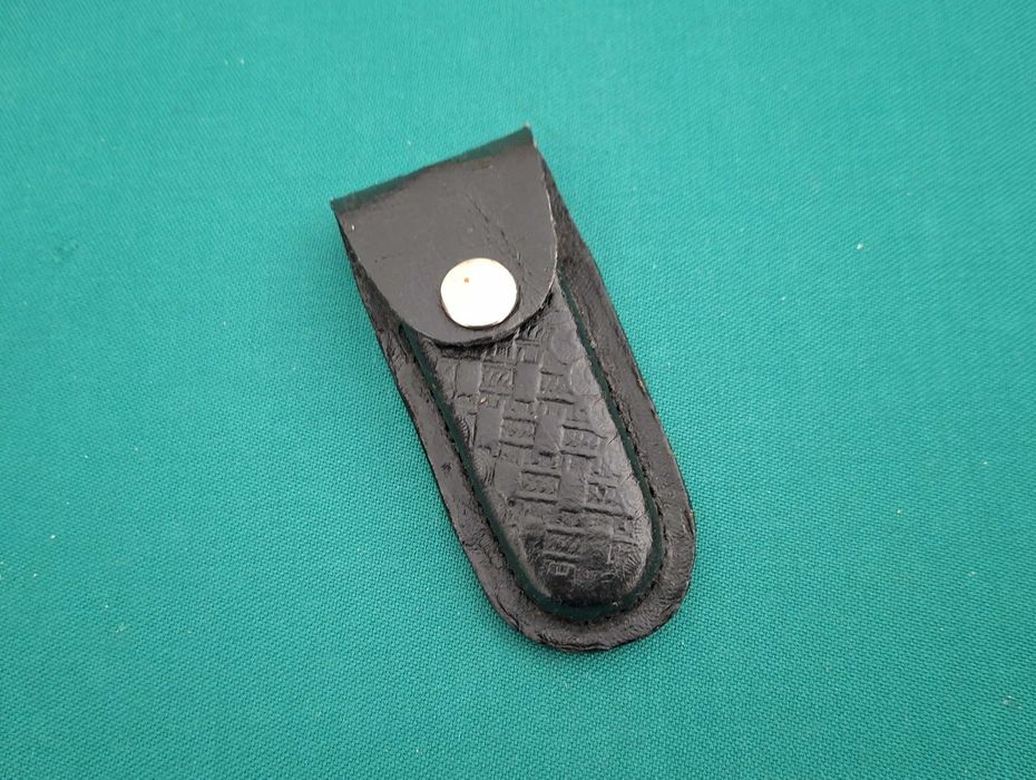 Pequeno canivete antigo em latão, com bolsa em pele