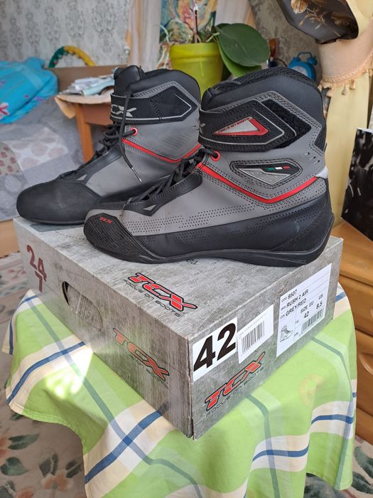 Мотоботы продам черные