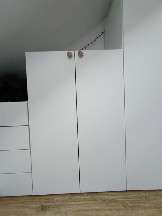 Szafa z drążkiem wisząca na ubrania niska 120 cm ikea smastad platsaa
