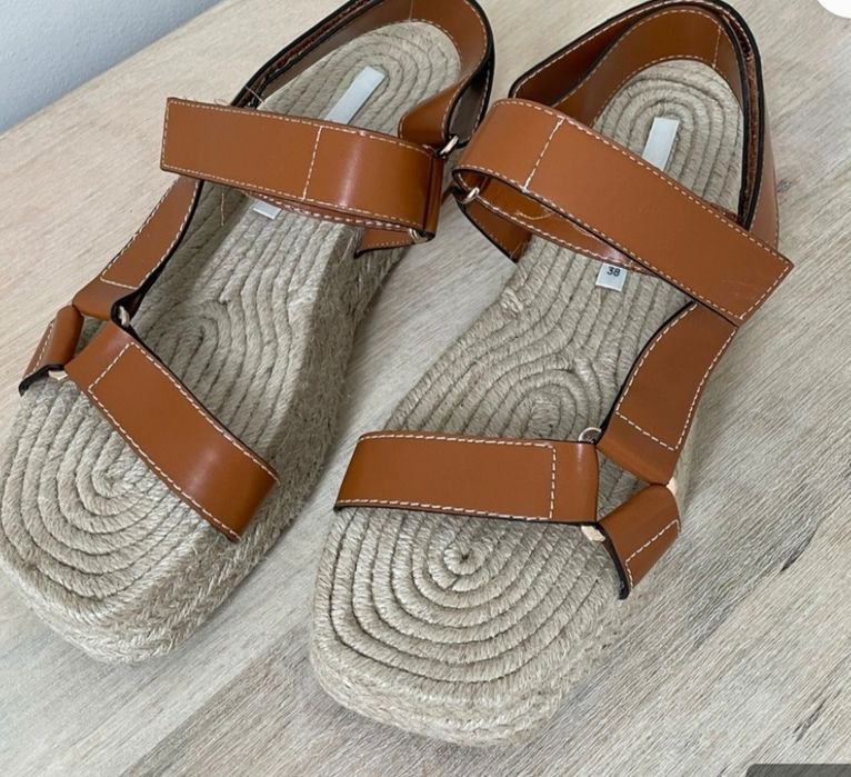 Стильні  сандалі-еспадрильї Zara