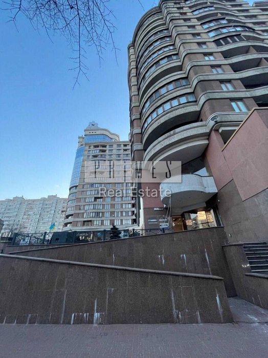 Продаж фасадного приміщення, вул. Жилянська, ЖК Diplomat Hall