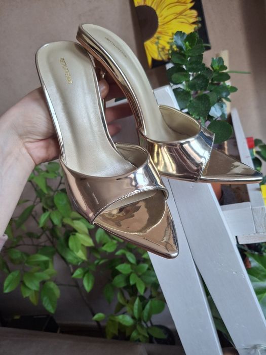 Шльопанці на шпильці,босоніжки