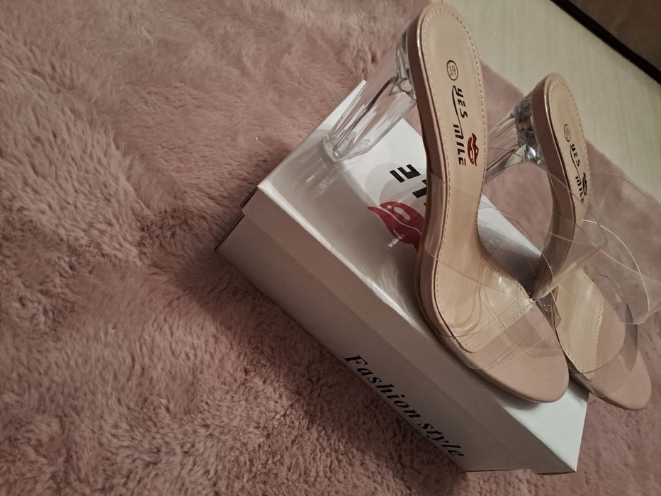 Klapki transparentne na obcasie rozm 39