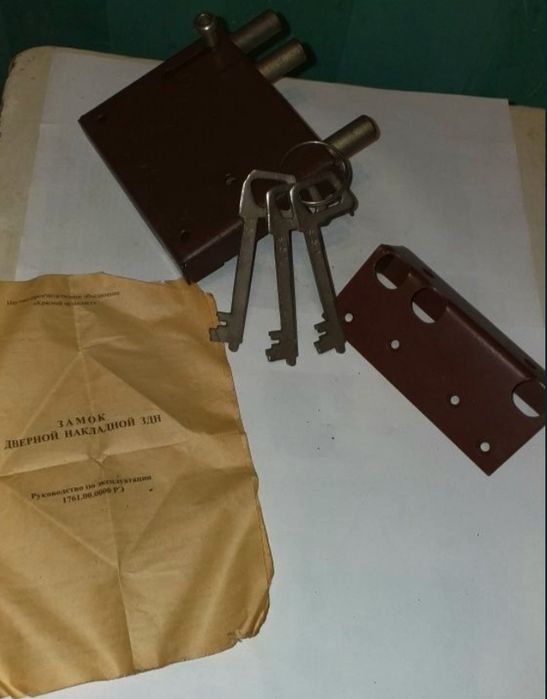 Продам замок Конотоп  старого образца на гараж старого образца.