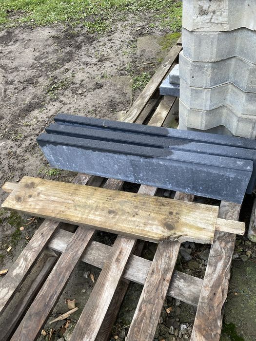 Obrzeże , krawężnik grafitowe - Nowe