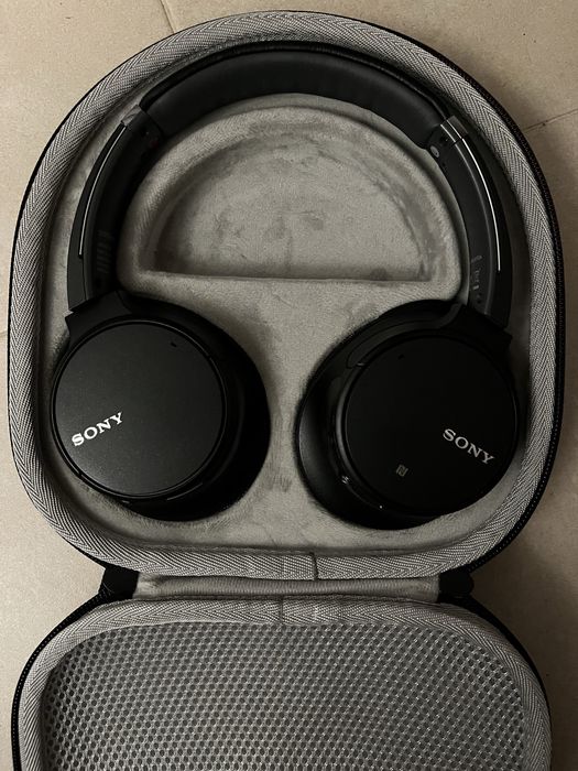 Sony Headphones Bluetooth + Case