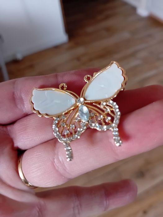 Wykwintna elegancka broszka z cyrkoniami motyl Nowa