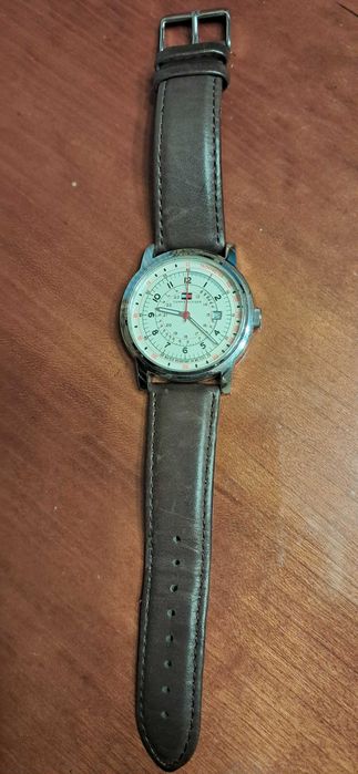 Relógio original Tommy Hilfiger bracelete pele castanha, como novo