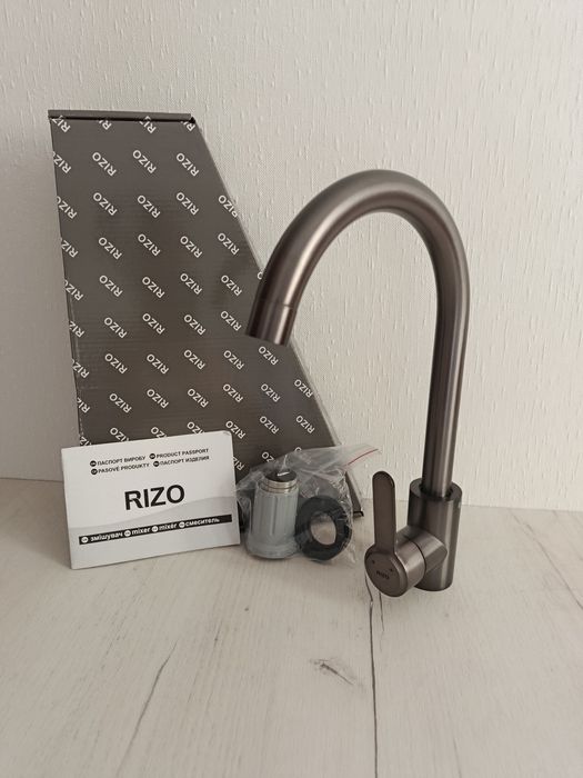 Змішувач для води. Сместитель Rizo. Кран для кухни