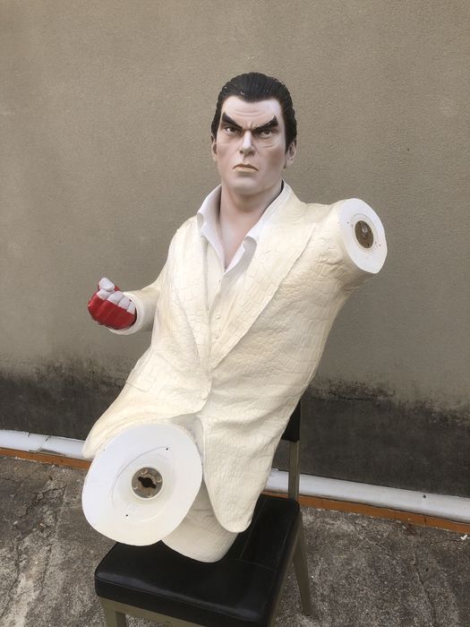 Manequim incompleto de tamanho real personagem Kazuya do jogo Tekken